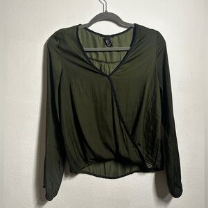 Forever 21 Lightweight Green Long sleeve size small